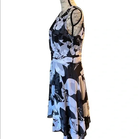 White House Black Market floral print sleeveless dress size 12 - Picture 4 of 6